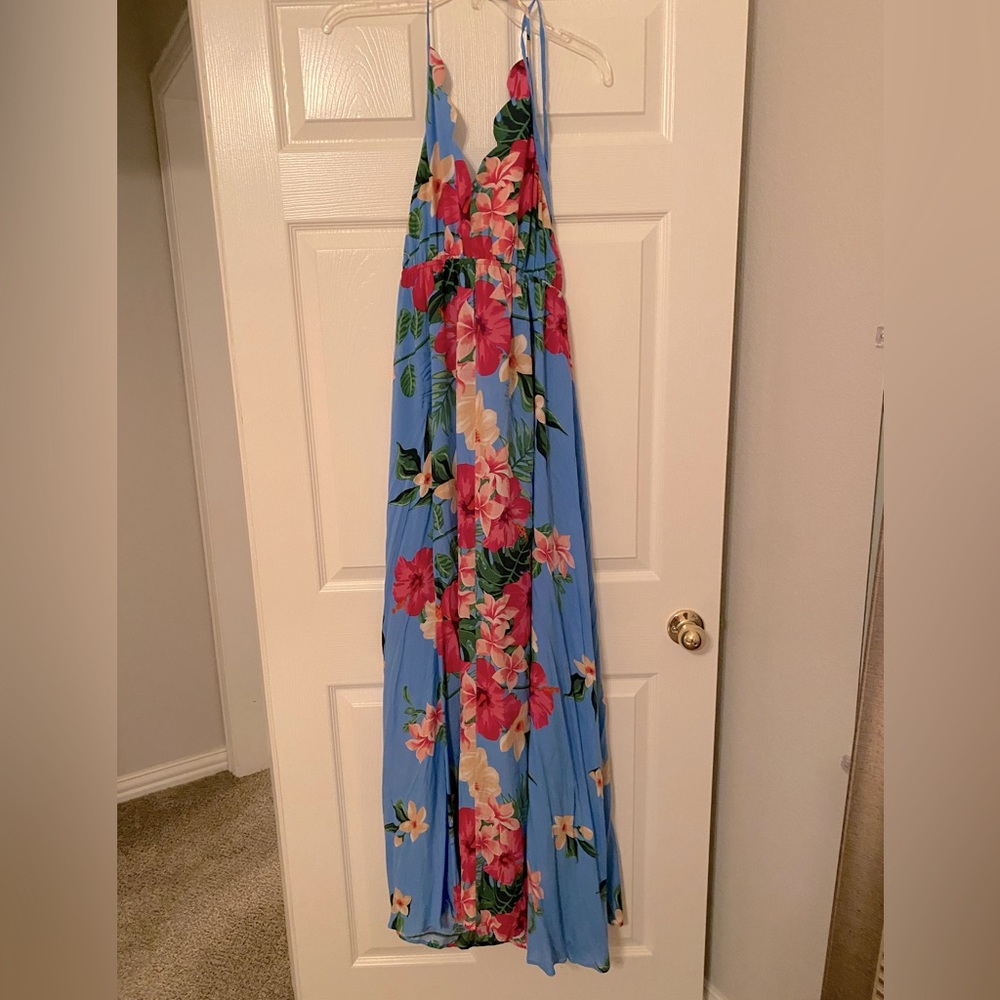 NWT Hawaiian print scalloped neck halter dress